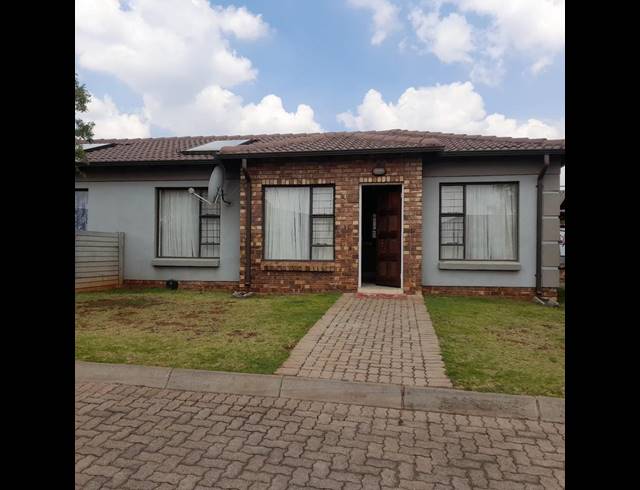 3 BEDROOM TOWNHOUSE FOR SALE IN DAWN PARK